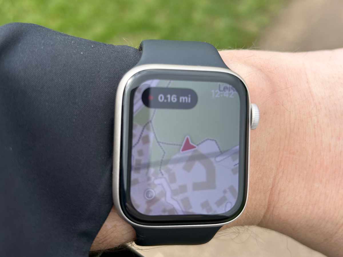 The OS Maps watch app showing the current position when recording an activity
